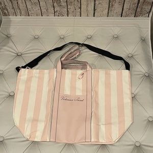 Victoria’s Secret tote bag weekender new